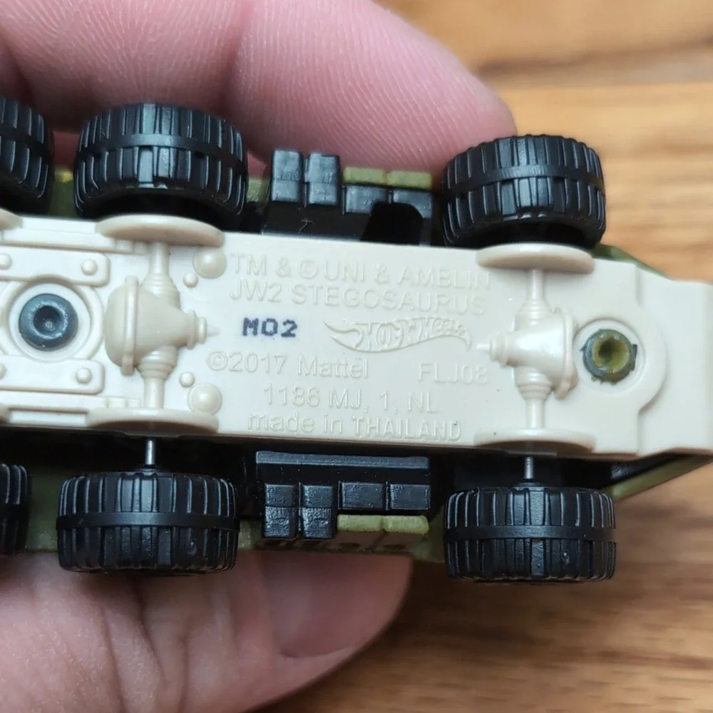 Hot Wheels Jurassic World Stegosaurus FLJ08 1:64 Diecast Toy Vehicle 2017